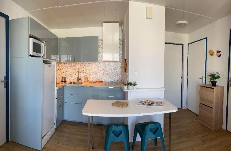 Bleu Marine Vue Ocean, 2 Chambres, Terrasse 30M2, Parking Privatif Et Piscine En Ete Лаканау Екстериор снимка